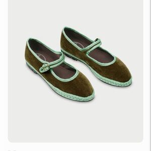Flabelus velvet Mary Janes